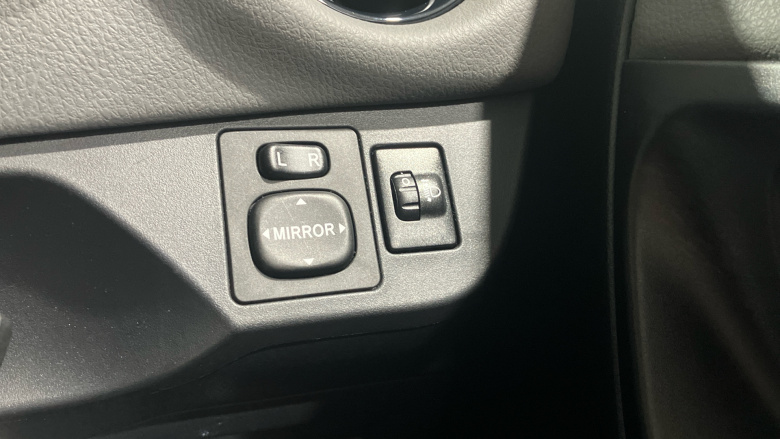 Toyota Yaris 1.5 VVT-i Icon Tech 5dr CVT Petrol Hatchback